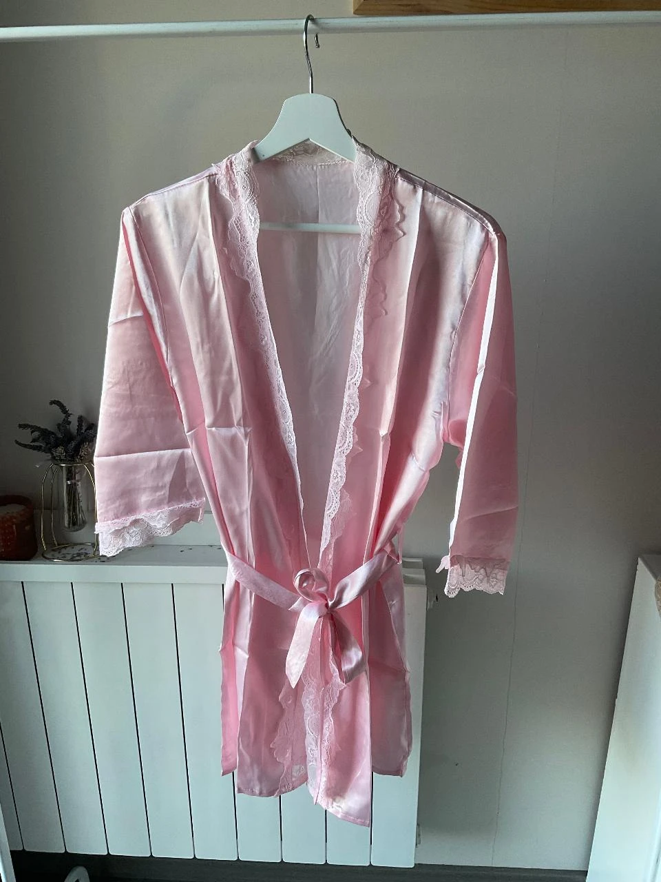 Pink satin & lace kimono – ultra feminine – size M – chic & cocoon effect – photo 3